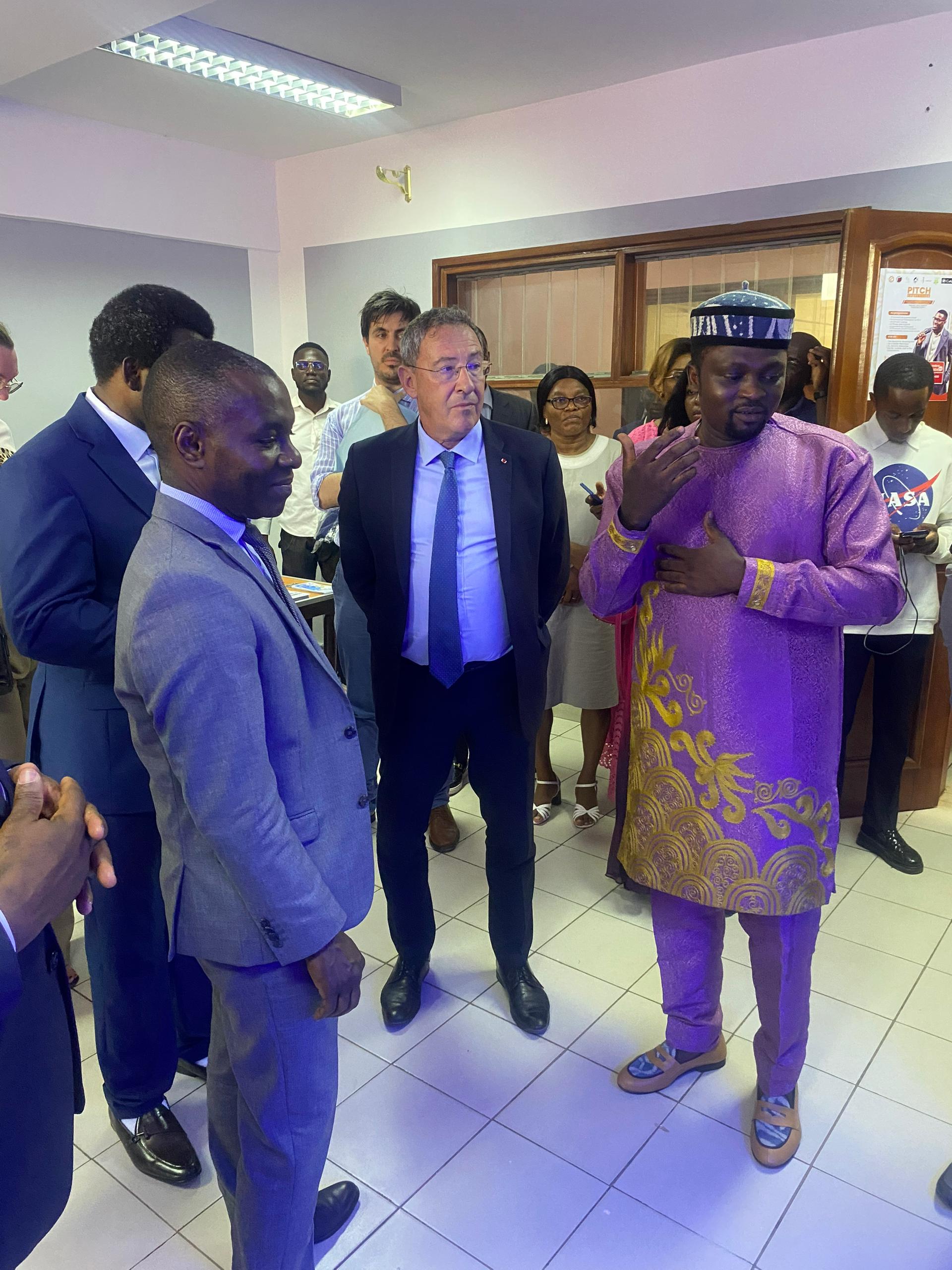 LA FRANCE AUX COTES DES JEUNES ENTREPRENEURS CAMEROUNAIS